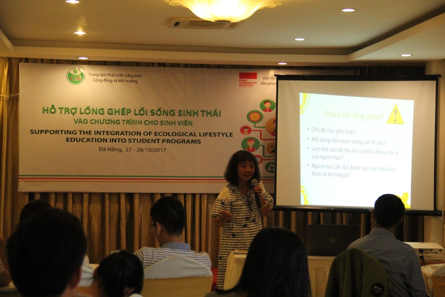 Hỗ[-]trợ[-]lồng[-]ghép[-]kiến[-]thức[-]lối[-]sống[-]sinh[-]thái[-]vào[-]chương[-]trình[-]giảng[-]dạy[-]cho[-]sinh[-]viên